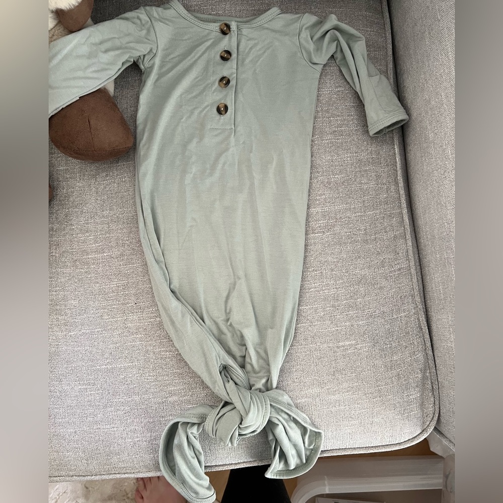 Lou Lou newborn gown and hat NWOT